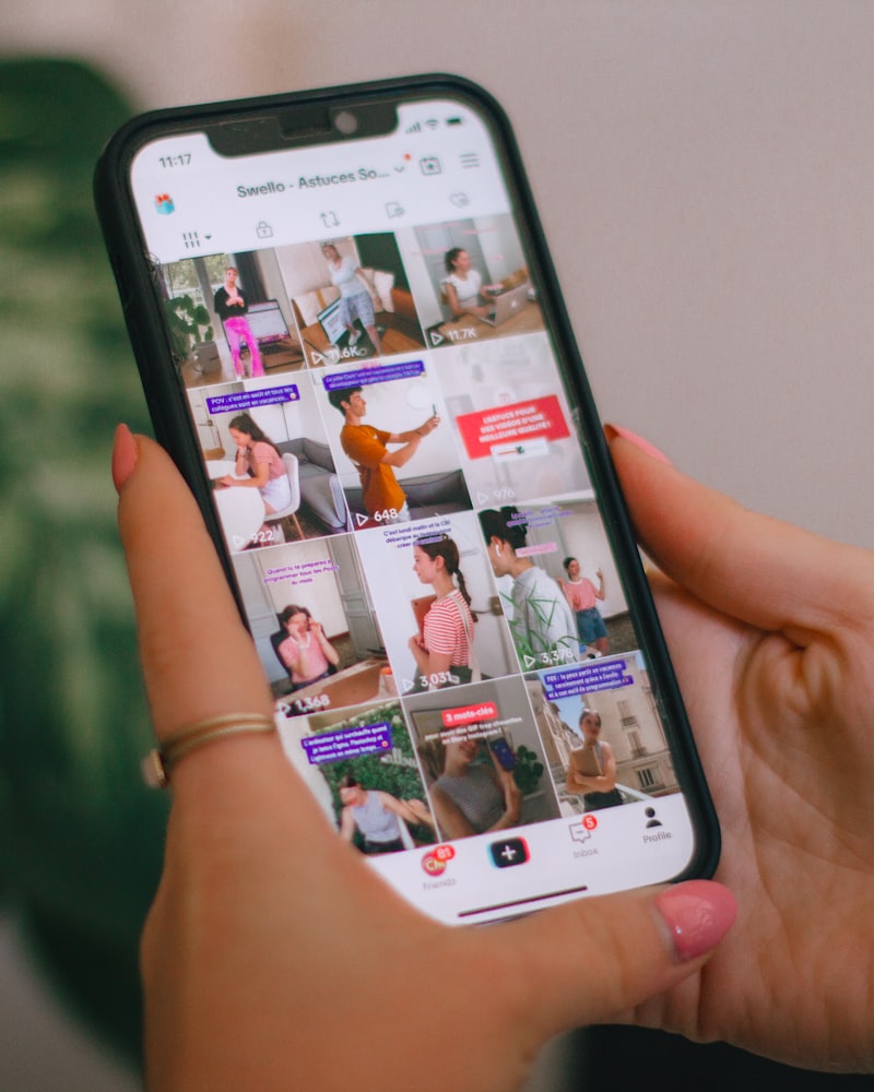 Mobile e-commerce checkout optimized for high-velocity video traffic